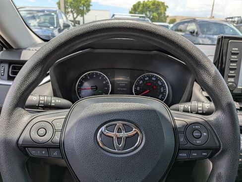 Used 2019 Toyota RAV4 XLE FWD image 27