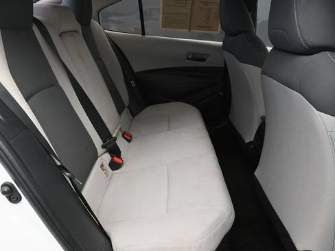 Used 2022 Toyota Corolla LE FWD image 30