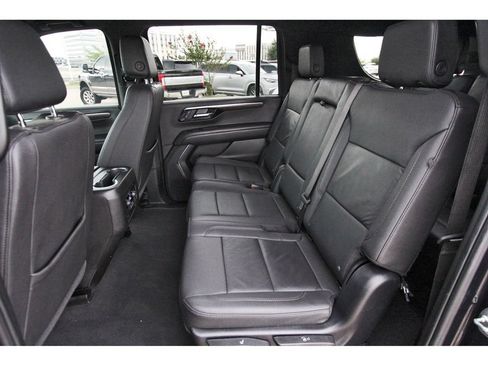 Used 2025 Chevrolet Suburban LT AWD/4WD image 13