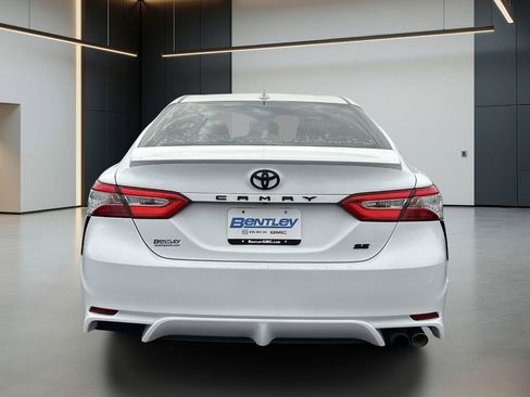 Used 2020 Toyota Camry SE image 5