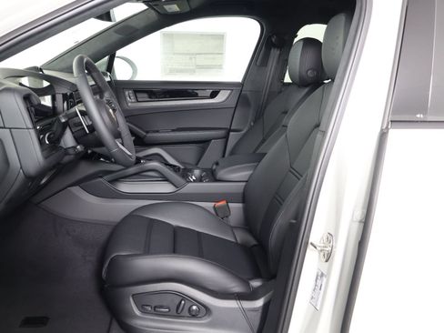 New 2026 Porsche Cayenne GTS AWD/4WD image 5
