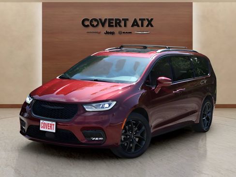 Used 2021 Chrysler Pacifica Limited w/ Uconnect Theater Family Group AWD/4WD image 1