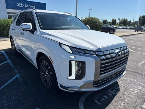 Used 2023 Hyundai Palisade Calligraphy w/ Cargo Package AWD/4WD image 3