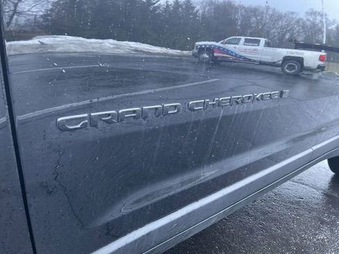 Used 2024 Jeep Grand Cherokee Altitude image 31