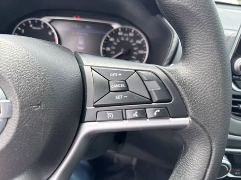 Used 2022 Nissan Altima 2.5 SV image 16