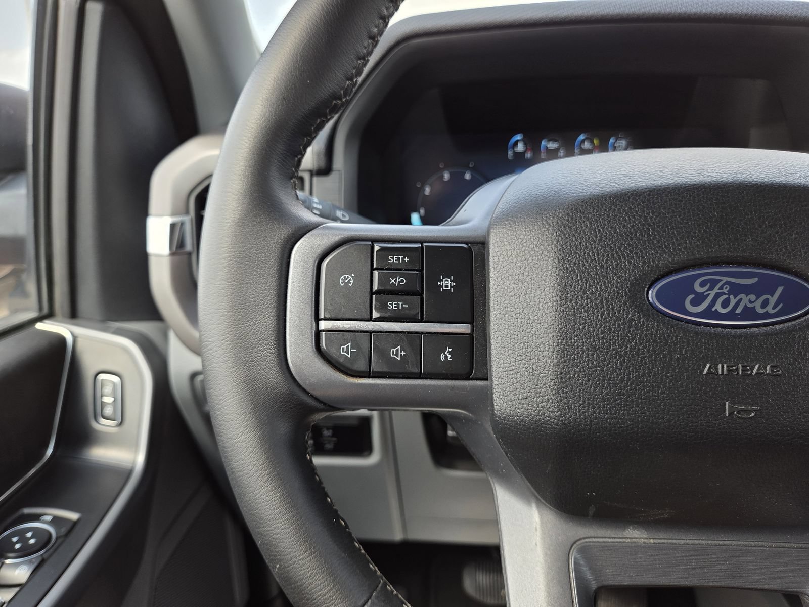 Used 2025 Ford F150 XLT w/ Equipment Group 301A Standard AWD/4WD image 43
