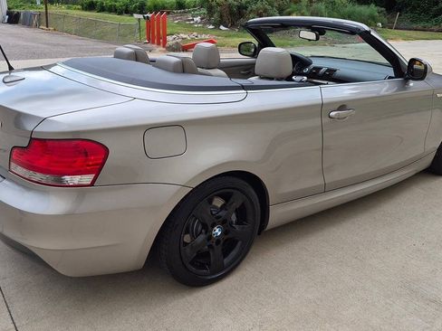 Used 2010 BMW 135i Convertible RWD image 7