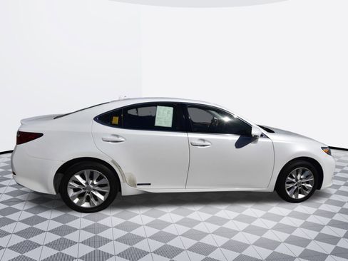 Used 2013 Lexus ES 300h image 5