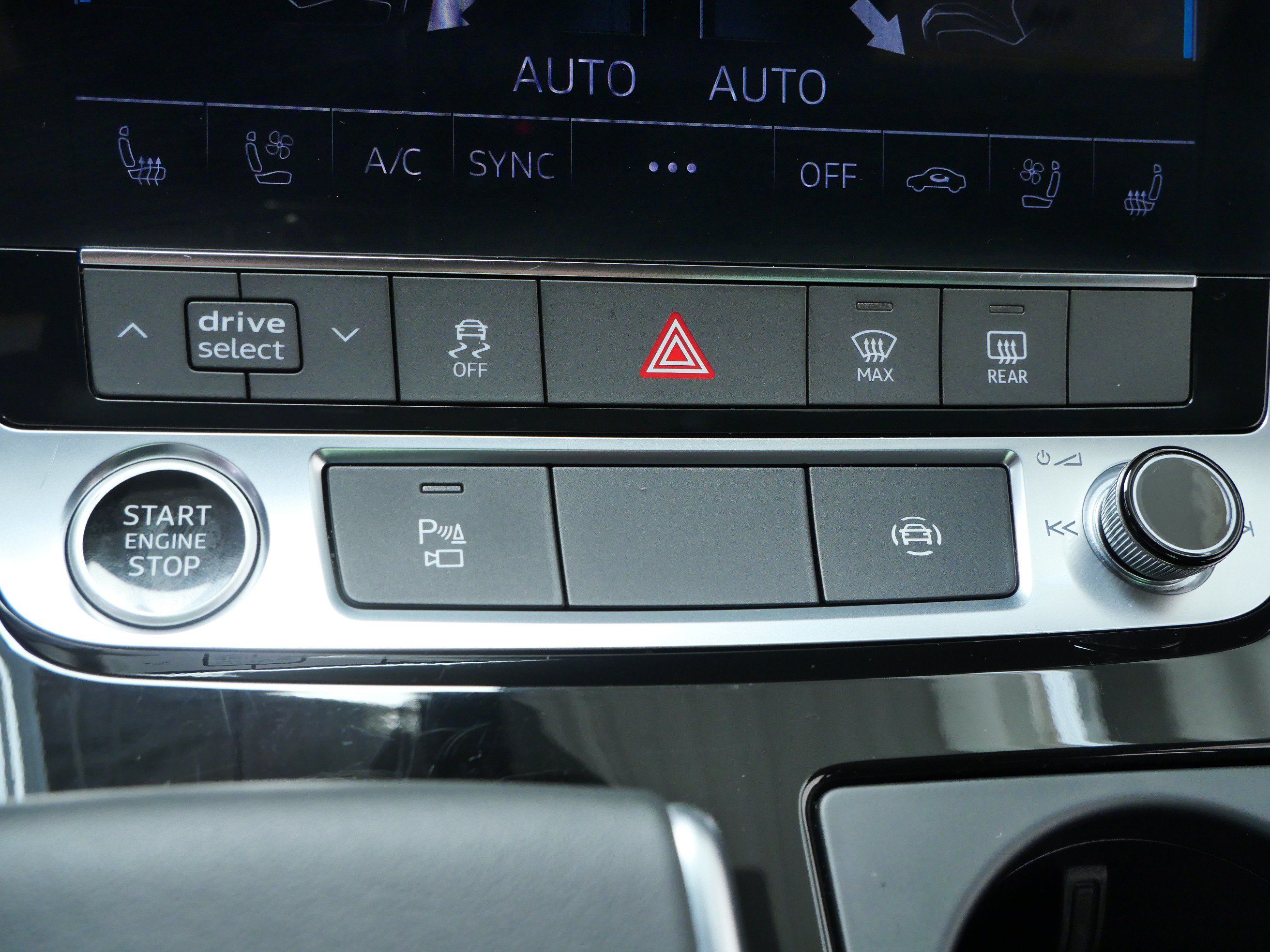 Used 2023 Audi Q8 Premium Plus w/ Premium Plus Package AWD/4WD image 28