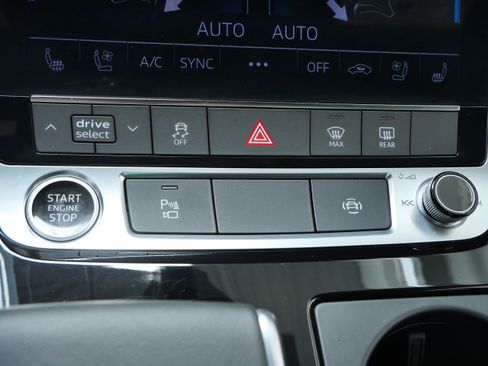 Used 2023 Audi Q8 Premium Plus w/ Premium Plus Package AWD/4WD image 28