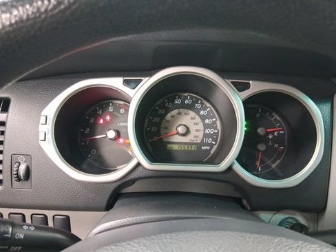 Used 2005 Toyota 4Runner SR5 AWD/4WD image 22