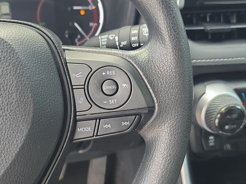 Used 2025 Toyota RAV4 XLE w/ Convenience Package FWD image 33