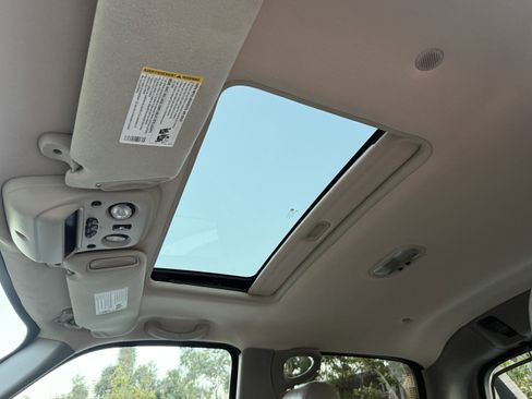 Used 2005 Chevrolet Avalanche LT w/ Preferred Equipment Group image 20