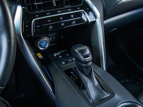 Used 2021 Toyota Venza Limited w/ Advanced Technology Package image 17