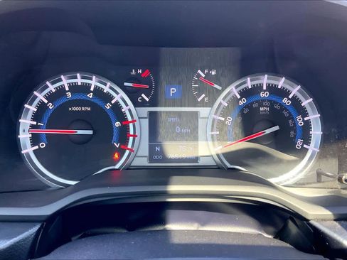 Used 2018 Toyota 4Runner SR5 Premium image 25