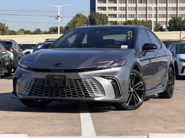 Used 2025 Toyota Camry XSE FWD image 1