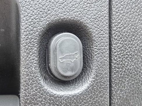 Used 2020 Cadillac Escalade Luxury AWD/4WD image 17