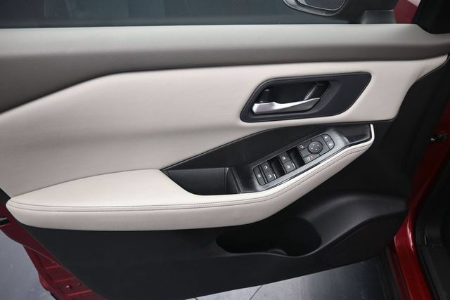 Used 2025 Nissan Rogue SV AWD/4WD image 12