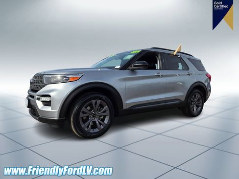 Certified 2022 Ford Explorer XLT image 2
