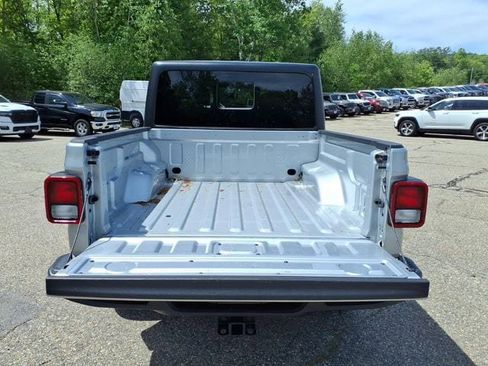Used 2023 Jeep Gladiator Sport AWD/4WD image 13