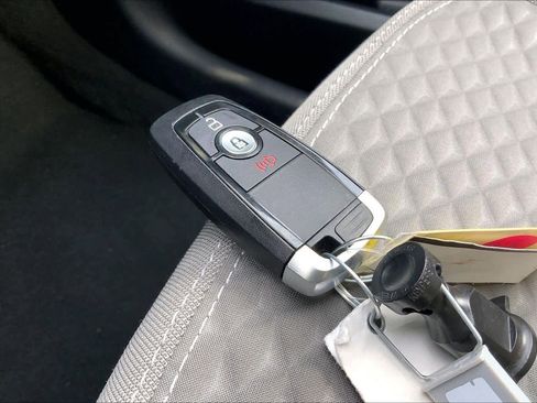 Used 2020 Ford Escape SE image 15