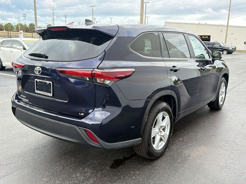 Used 2025 Toyota Highlander LE image 9