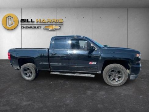 Used 2018 Chevrolet Silverado 1500 LT w/ Midnight Edition AWD/4WD image 4