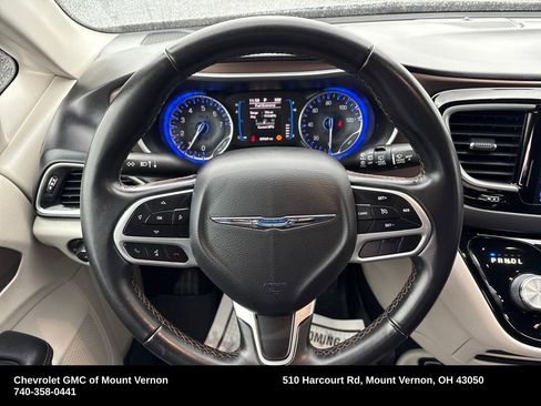 Used 2017 Chrysler Pacifica Touring-L image 16