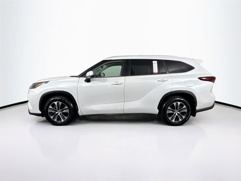 Certified 2025 Toyota Highlander XLE AWD/4WD image 14
