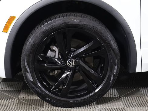 Used 2024 Volkswagen Tiguan SE R-Line AWD/4WD image 23
