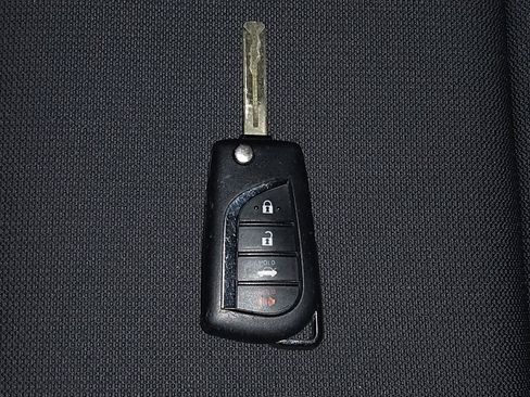 Used 2024 Toyota Corolla LE image 32