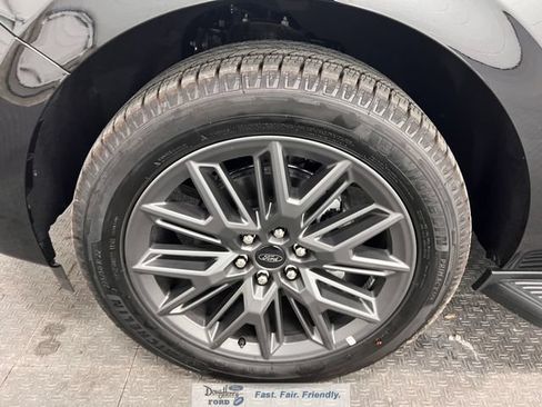 New 2026 Ford Expedition Platinum w/ Stealth Appearance Package AWD/4WD image 19