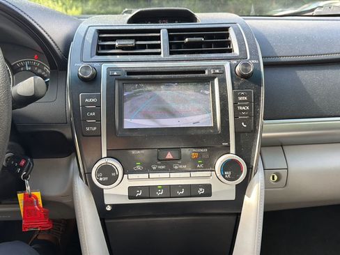 Used 2014 Toyota Camry LE FWD image 14