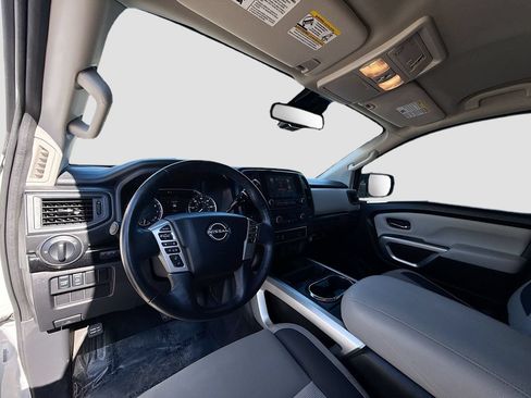 Used 2024 Nissan Titan SV w/ SV Convenience Package RWD image 9