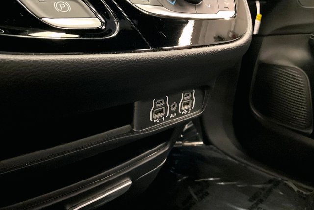 Used 2025 Chrysler Pacifica Select FWD image 30
