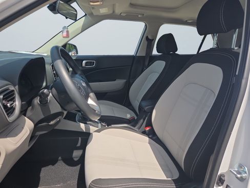 Used 2025 Hyundai Venue SEL FWD image 11