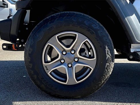 Used 2020 Jeep Gladiator Sport w/ Quick Order Package 24S image 8