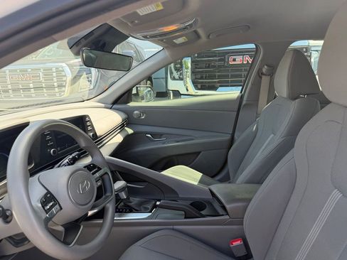 Used 2024 Hyundai Elantra SE FWD image 8