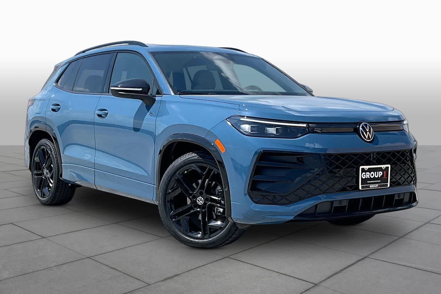 New 2026 Volkswagen Tiguan SE R-Line FWD image 2