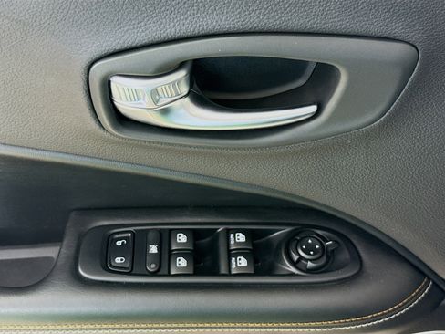 Used 2018 Jeep Compass Latitude w/ Popular Equipment Group image 21