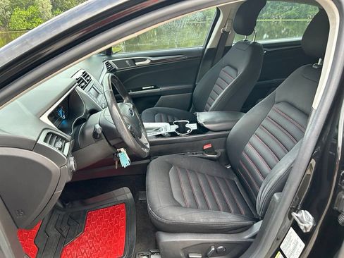 Used 2015 Ford Fusion SE w/ Equipment Group 201A FWD image 15