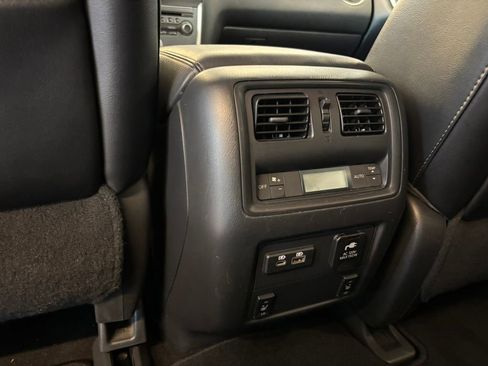 Used 2020 Nissan Pathfinder SL AWD/4WD image 22
