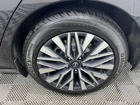 Used 2024 Nissan Altima 2.5 SV FWD image 10