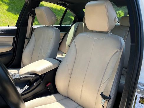 Used 2018 BMW 340i xDrive Sedan w/ Premium Package AWD/4WD image 9