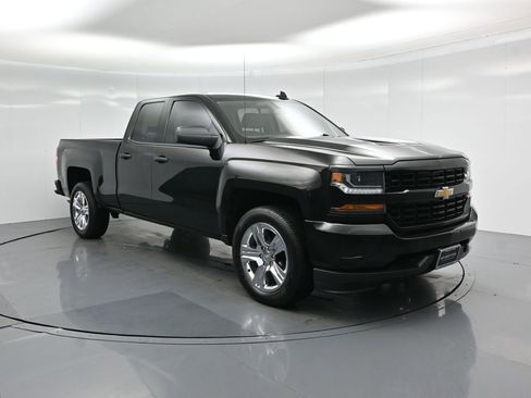 Used 2018 Chevrolet Silverado 1500 Custom w/ Custom Value Package image 50
