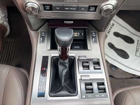 Used 2018 Lexus GX 460 Luxury w/ Preferred Accessory Package AWD/4WD image 19