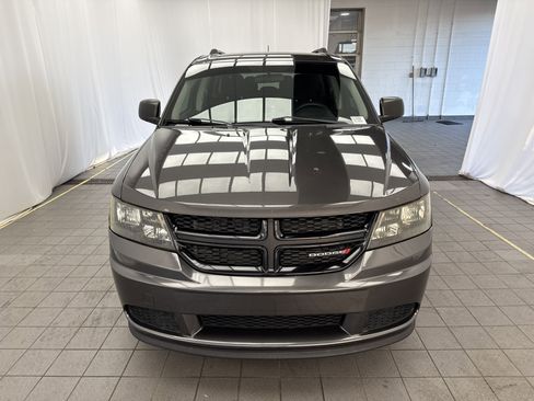 Used 2017 Dodge Journey SE w/ Flexible Seating Group image 2