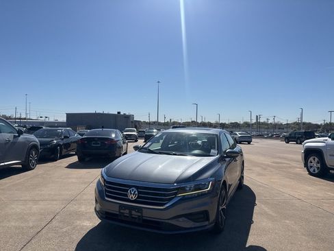 Used 2021 Volkswagen Passat 2.0T SE image 6