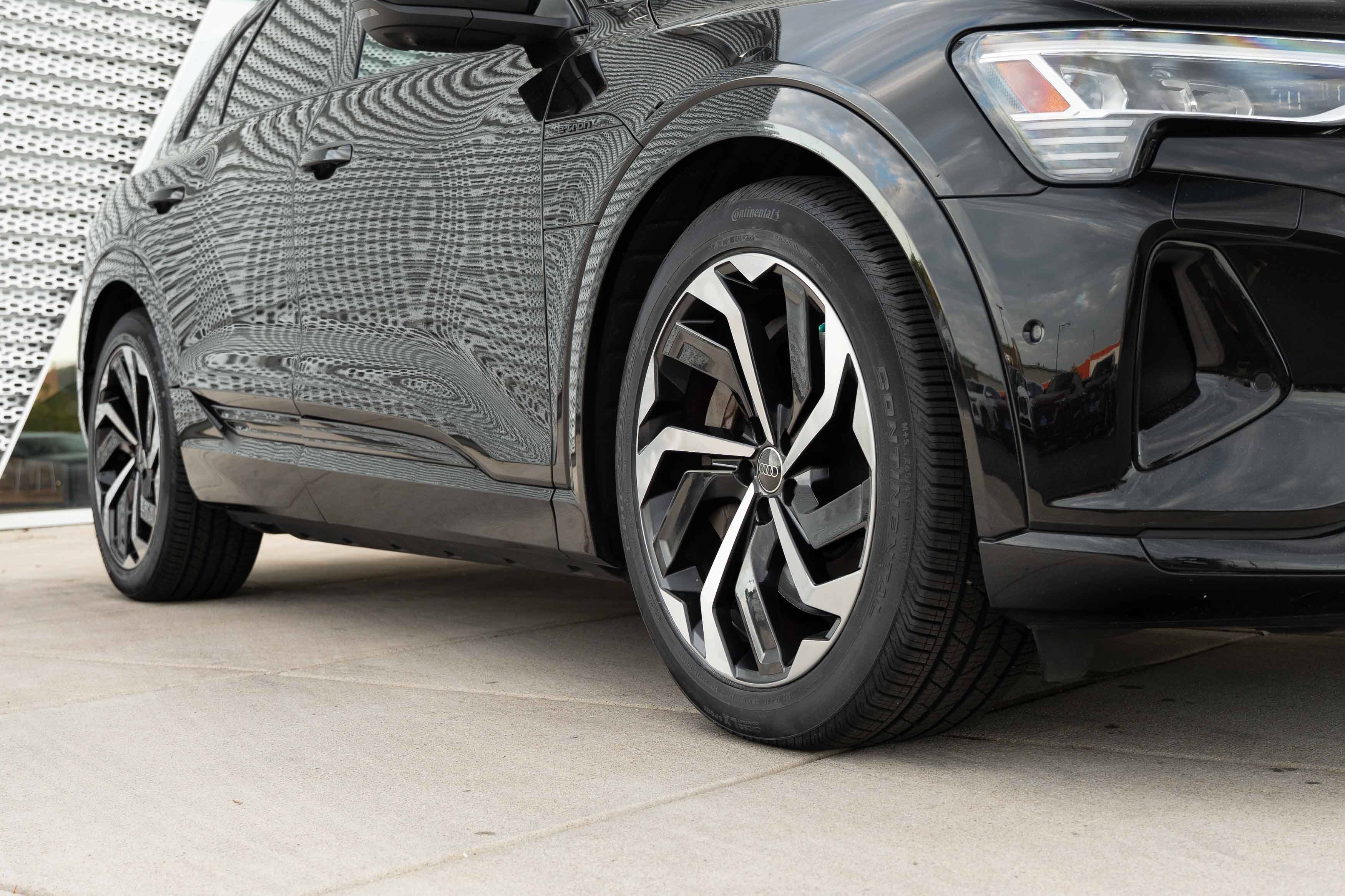 Certified 2024 Audi Q8 e-tron Premium Plus AWD/4WD image 31