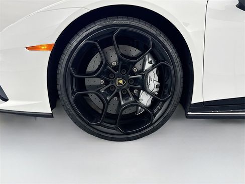 Used 2020 Lamborghini Huracan EVO image 31